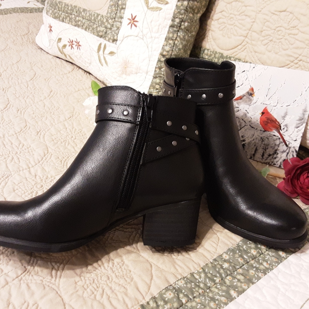 N/W/TAGS "CARRIE" SOUL NATURALIZER ANKLE BOOTIES, SIZE 5.5 MEDIUM BLACK - Picture 12 of 16